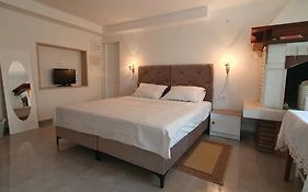 Aneli Rooms & Apartament