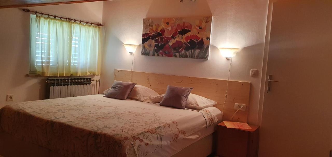 Aneli Rooms & Apartament Rovigno Esterno foto